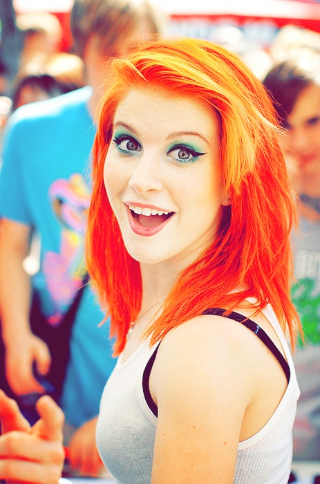 Hayley Williams debuted her new hair color on Instagram.